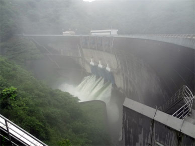 川の増水風景 その3